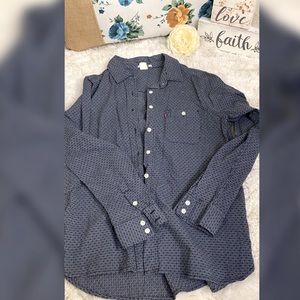 Levi’s button down shirt 👕